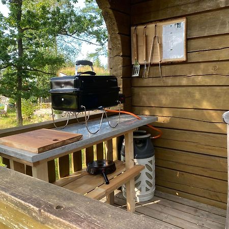 Timrad Stuga I Kanten Av Skogen Med Spa Moejlighet Mullsjö Εξωτερικό φωτογραφία