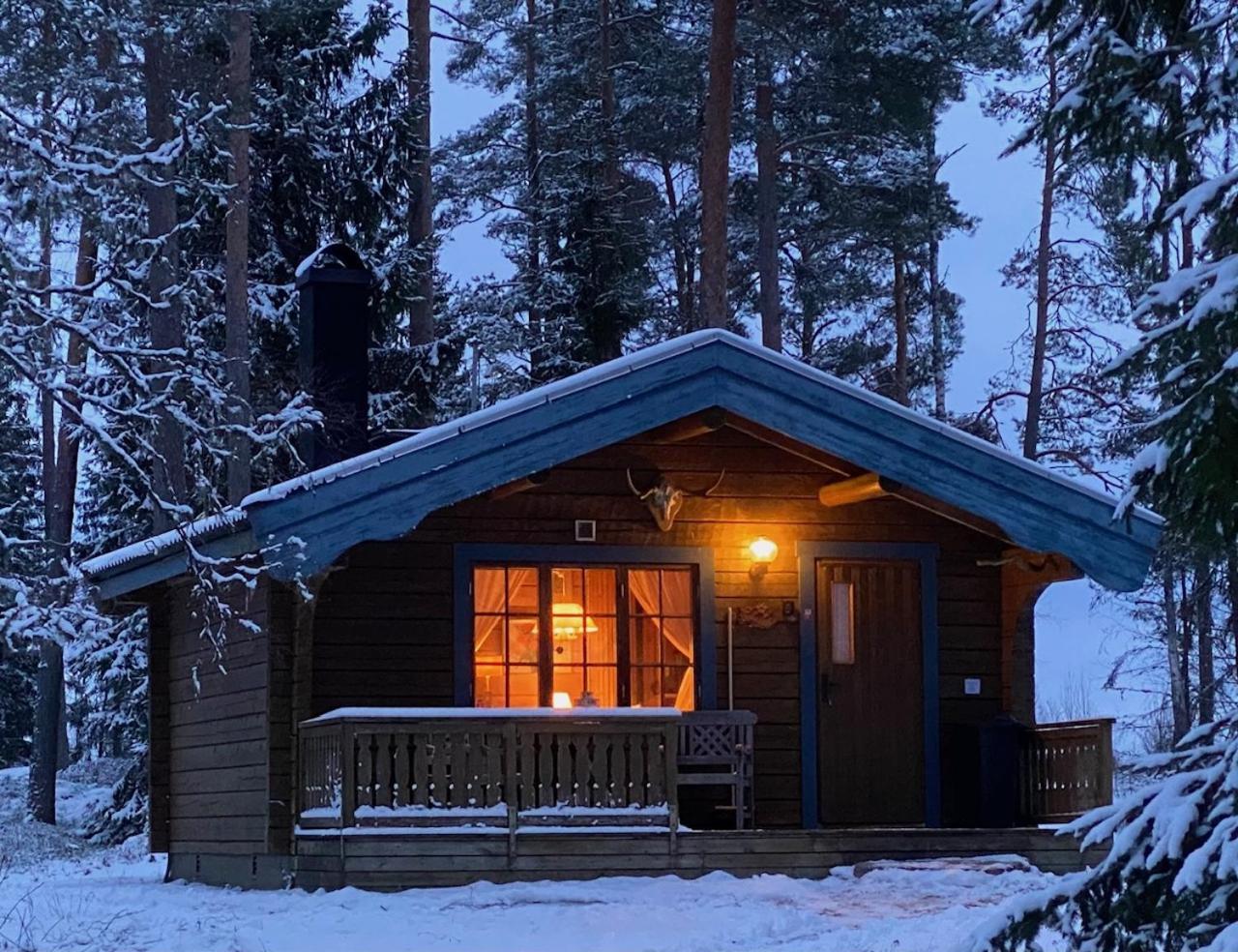 Timrad Stuga I Kanten Av Skogen Med Spa Moejlighet Mullsjö Εξωτερικό φωτογραφία