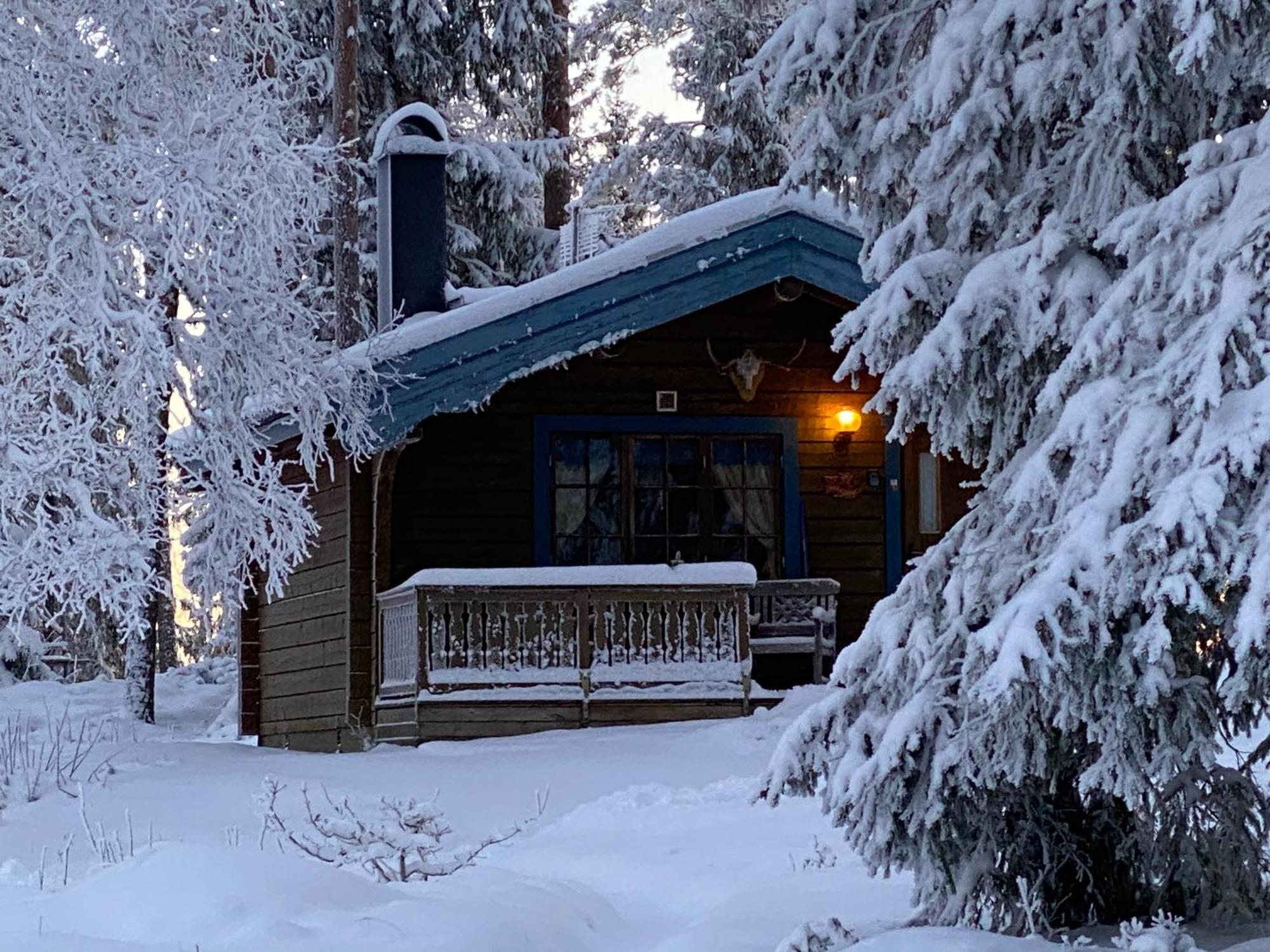 Timrad Stuga I Kanten Av Skogen Med Spa Moejlighet Mullsjö Εξωτερικό φωτογραφία