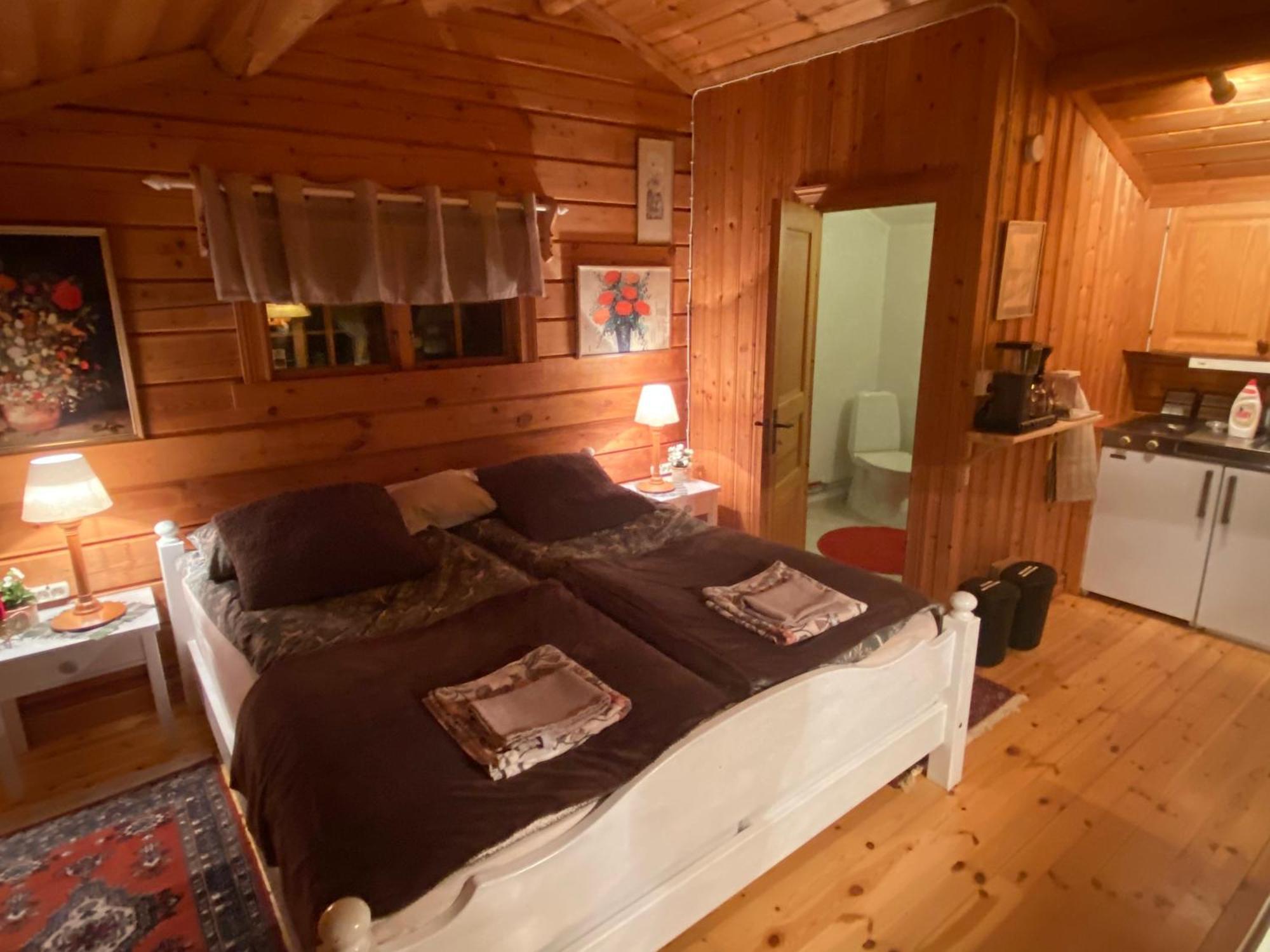 Timrad Stuga I Kanten Av Skogen Med Spa Moejlighet Mullsjö Εξωτερικό φωτογραφία