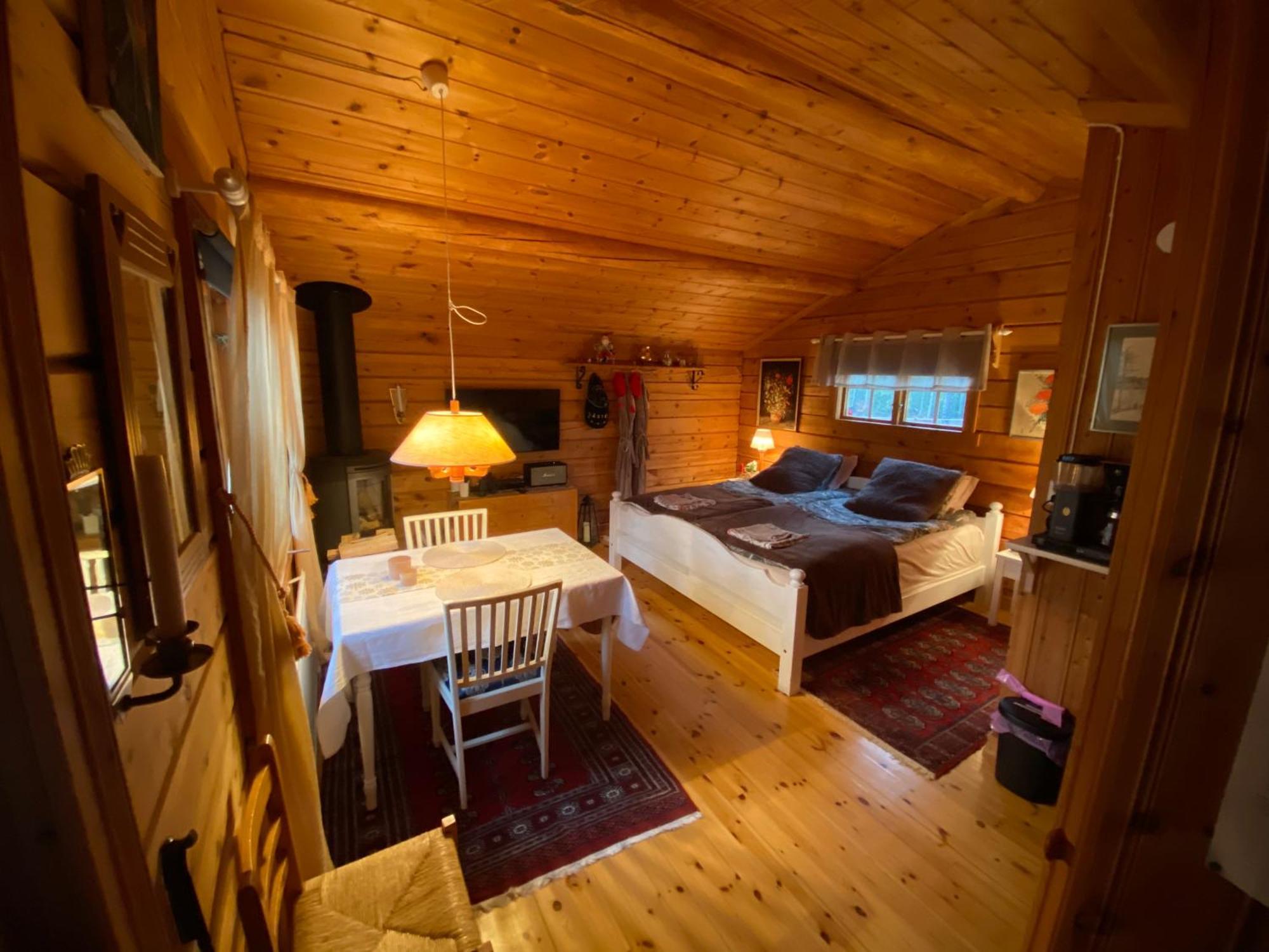 Timrad Stuga I Kanten Av Skogen Med Spa Moejlighet Mullsjö Εξωτερικό φωτογραφία