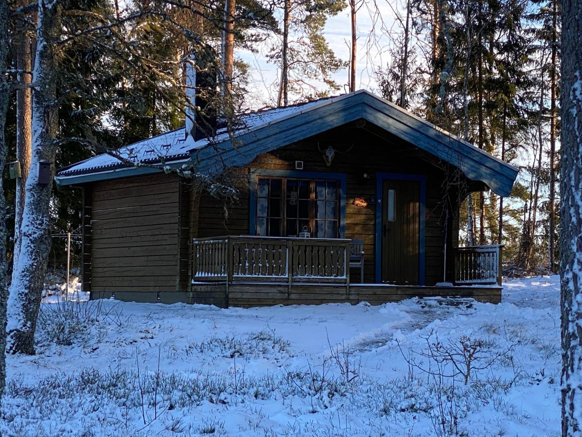 Timrad Stuga I Kanten Av Skogen Med Spa Moejlighet Mullsjö Εξωτερικό φωτογραφία
