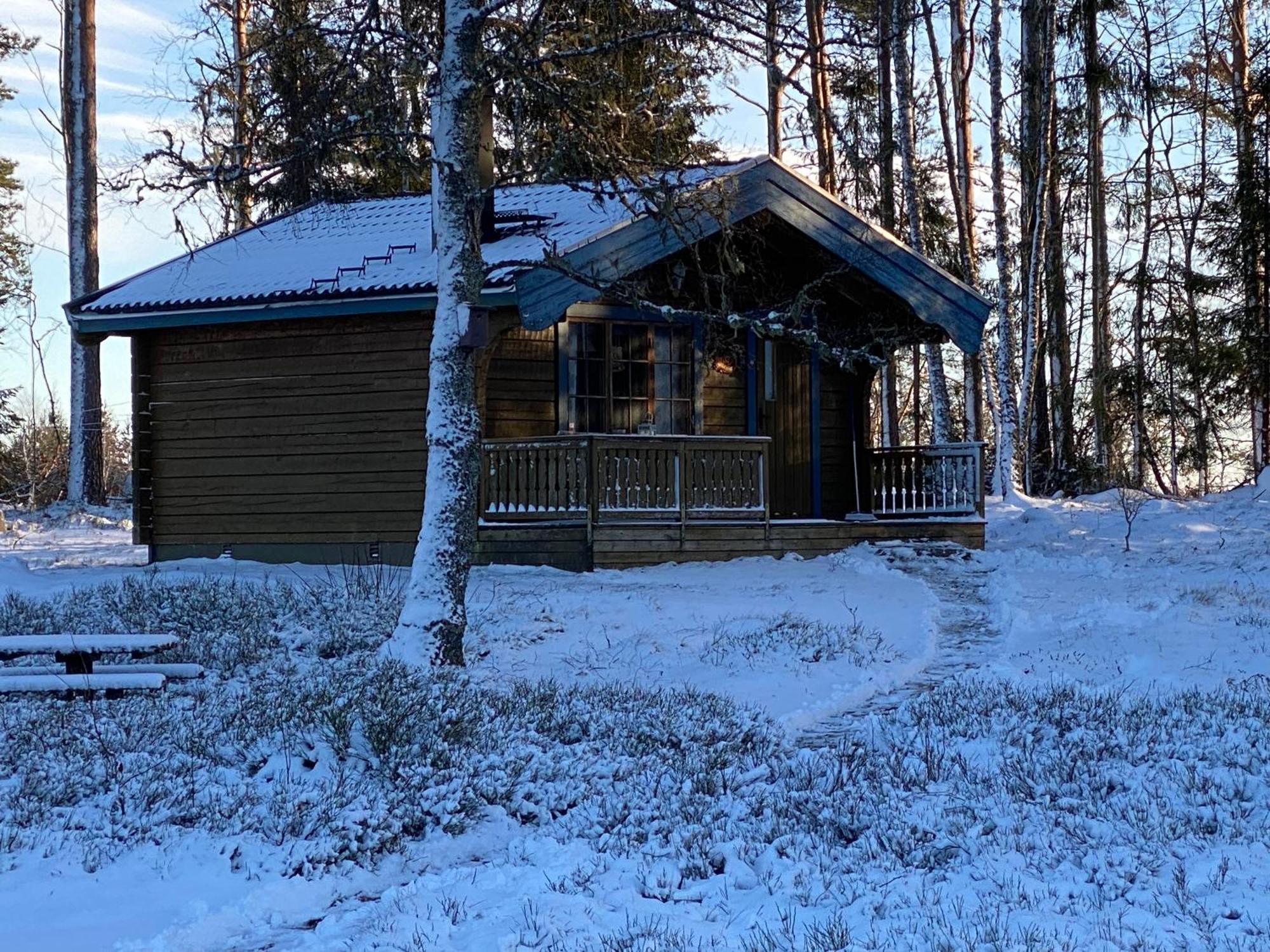 Timrad Stuga I Kanten Av Skogen Med Spa Moejlighet Mullsjö Εξωτερικό φωτογραφία