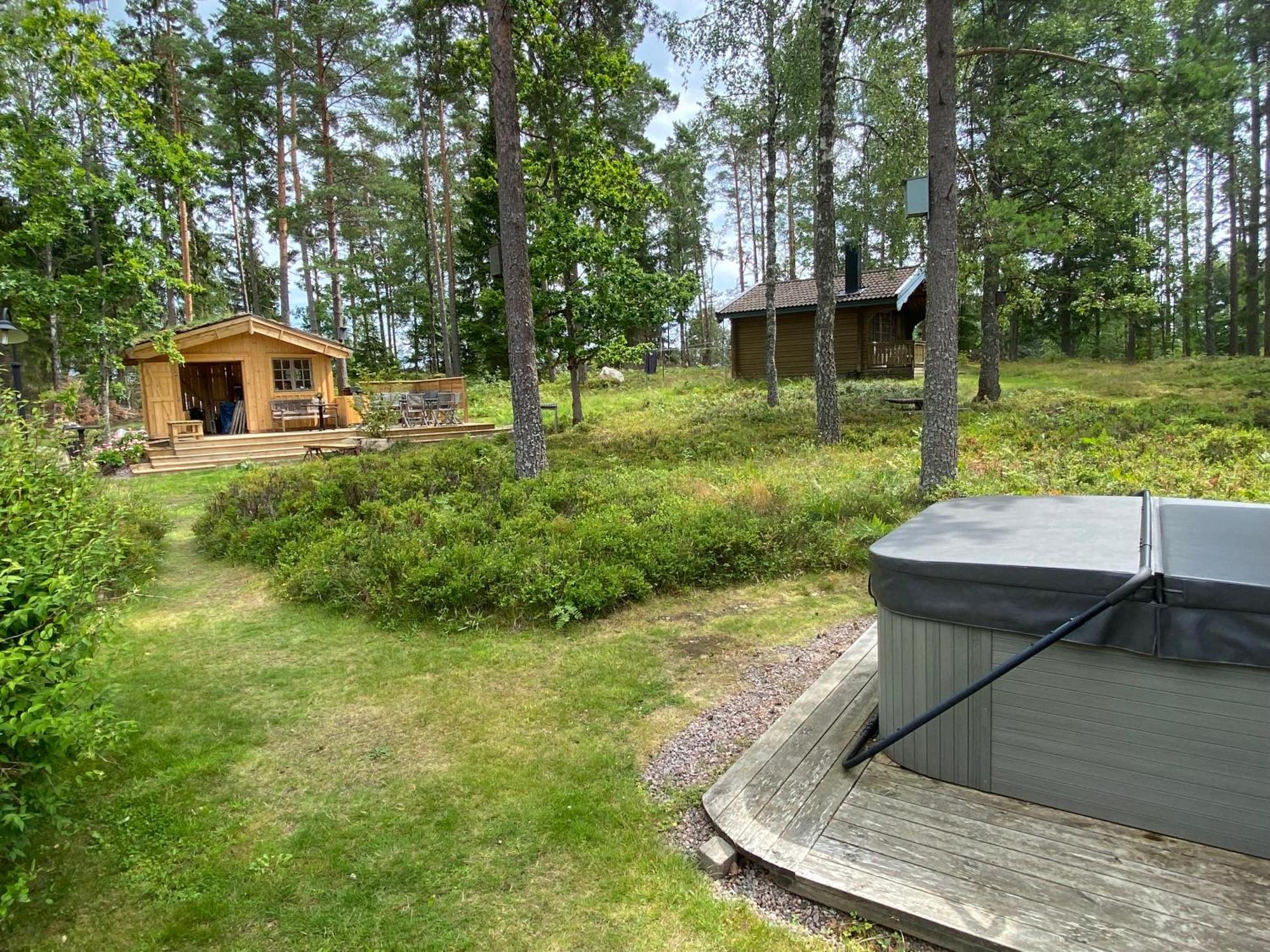 Timrad Stuga I Kanten Av Skogen Med Spa Moejlighet Mullsjö Εξωτερικό φωτογραφία