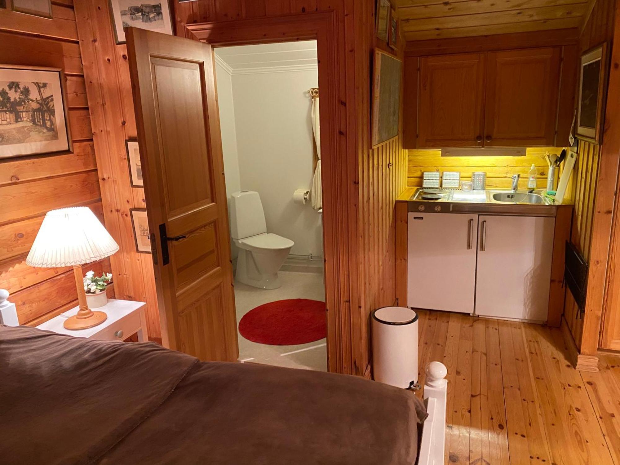 Timrad Stuga I Kanten Av Skogen Med Spa Moejlighet Mullsjö Εξωτερικό φωτογραφία